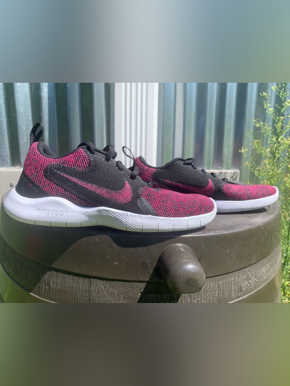 Women’s Nike Flex Experience Run 10 ‘Fireberry’
Nike CI9964-001
Women’s size 6